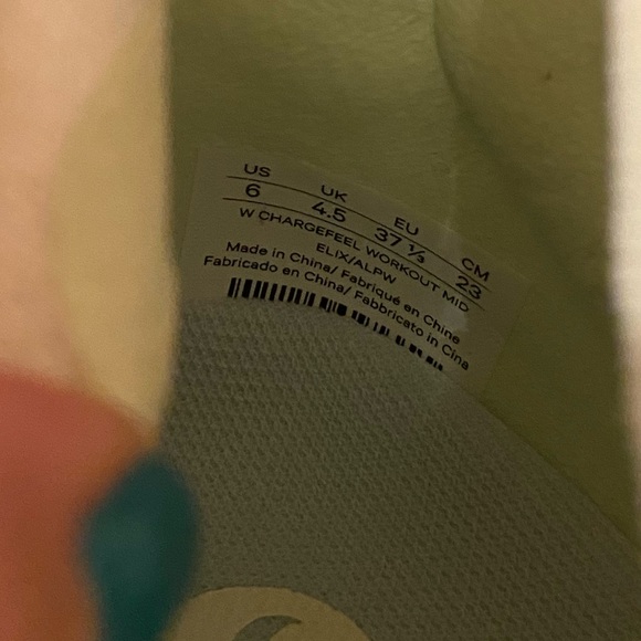 Lululemon Chargefeel Mid Shoes - Picture 9 of 9